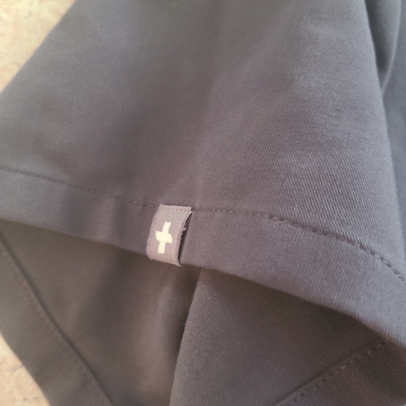 Figs Technical Collection Dark Gray Scrub Top in Size Small - Picture 7 of 7